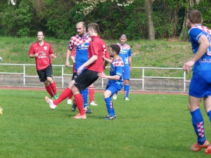 Schrodter  okru en protivnicima